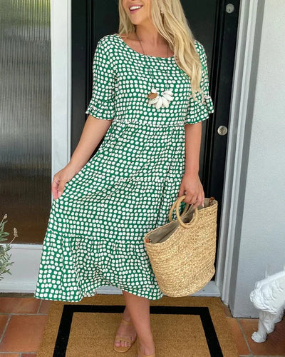 Jessika | Elegant midiklänning med lekfulla volangdetaljer