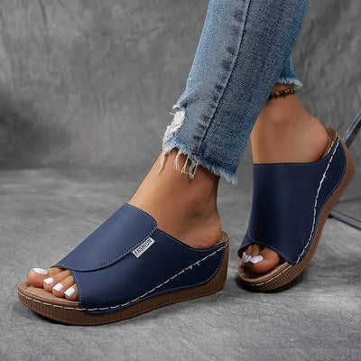 Elvira | Lätta och bekväma kilklackssandaler med stilren design