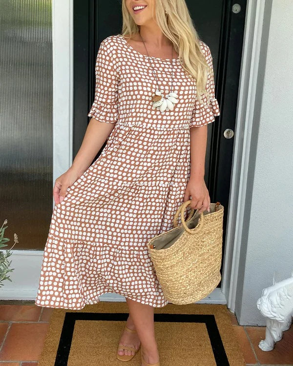 Jessika | Elegant midiklänning med lekfulla volangdetaljer