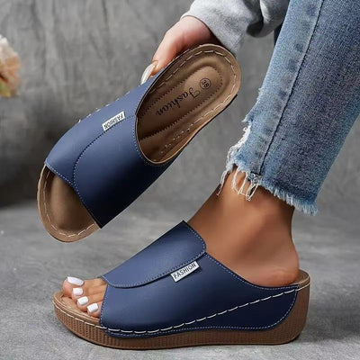 Elvira | Lätta och bekväma kilklackssandaler med stilren design